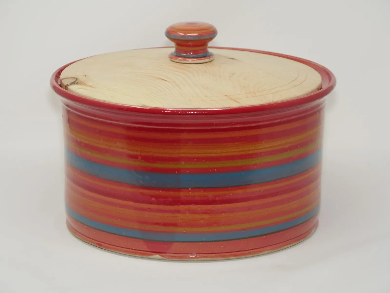 Brottopf mit Holzdeckel – Dekor Cilli Bunt, Durchmesser ca. 26-28 cm, Höhe ohne Deckel ca.14-15 cm,Preis: 180,- € Beispielfoto
